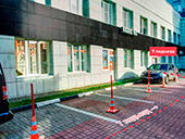 Направляйтесь далее до 7 подъезда, следущий ориентир — окна нашей компании.