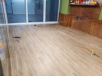 Укладка виниловой плитки Tarkett Lounge