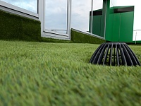 Укладка искусственной травы Domo на крыше