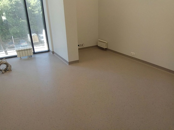 Укладка линолеума с заводом на стену - 458м2