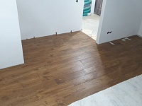 Заливка основание пола, монтаж фанеры со шлифовкой, монтаж массивной доски на клей-45м2