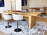 Укладка индийских ковров Jacaranda на подложку с загибом края TOMMY HILFIGER Офис компании