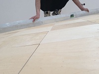 Заливка основание пола, монтаж фанеры со шлифовкой, монтаж массивной доски на клей-45м2