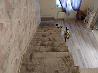 Укладка ковролина на ступени