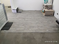 Укладка виниловой плитки  Частная квартира