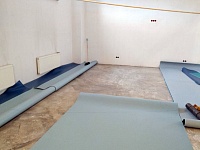 Укладка спортивного линолеума  Частный дом