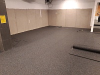 Укладка спортивного резинового покрытия Клуб Манго Спортивный зал