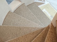 Укладка ковролина на ступени