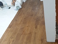 Заливка основание пола, монтаж фанеры со шлифовкой, монтаж массивной доски на клей-45м2
