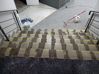 Укладка ковролина на лестницу  Торговый комплекс