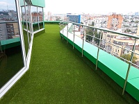 Укладка искусственной травы Domo на крыше