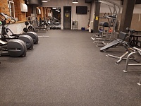 Укладка спортивного резинового покрытия Клуб Манго Спортивный зал