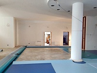 Укладка спортивного линолеума  Частный дом