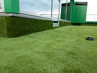 Укладка искусственной травы Domo на крыше