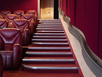 Укладка ковролина и монтаж кресел Времена года Кинотеатр