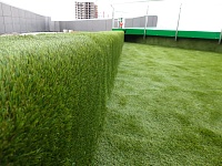 Укладка искусственной травы Domo на крыше