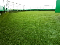 Укладка искусственной травы Domo на крыше