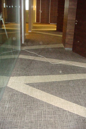 Поставка виниловой и ковровой плитки DHL Офис компании
